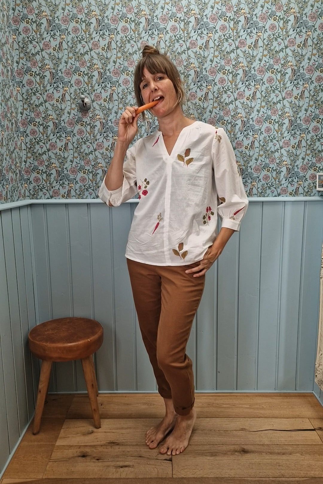 Bluse - Grace Embroidered Top - Flora Embroidery Chalk