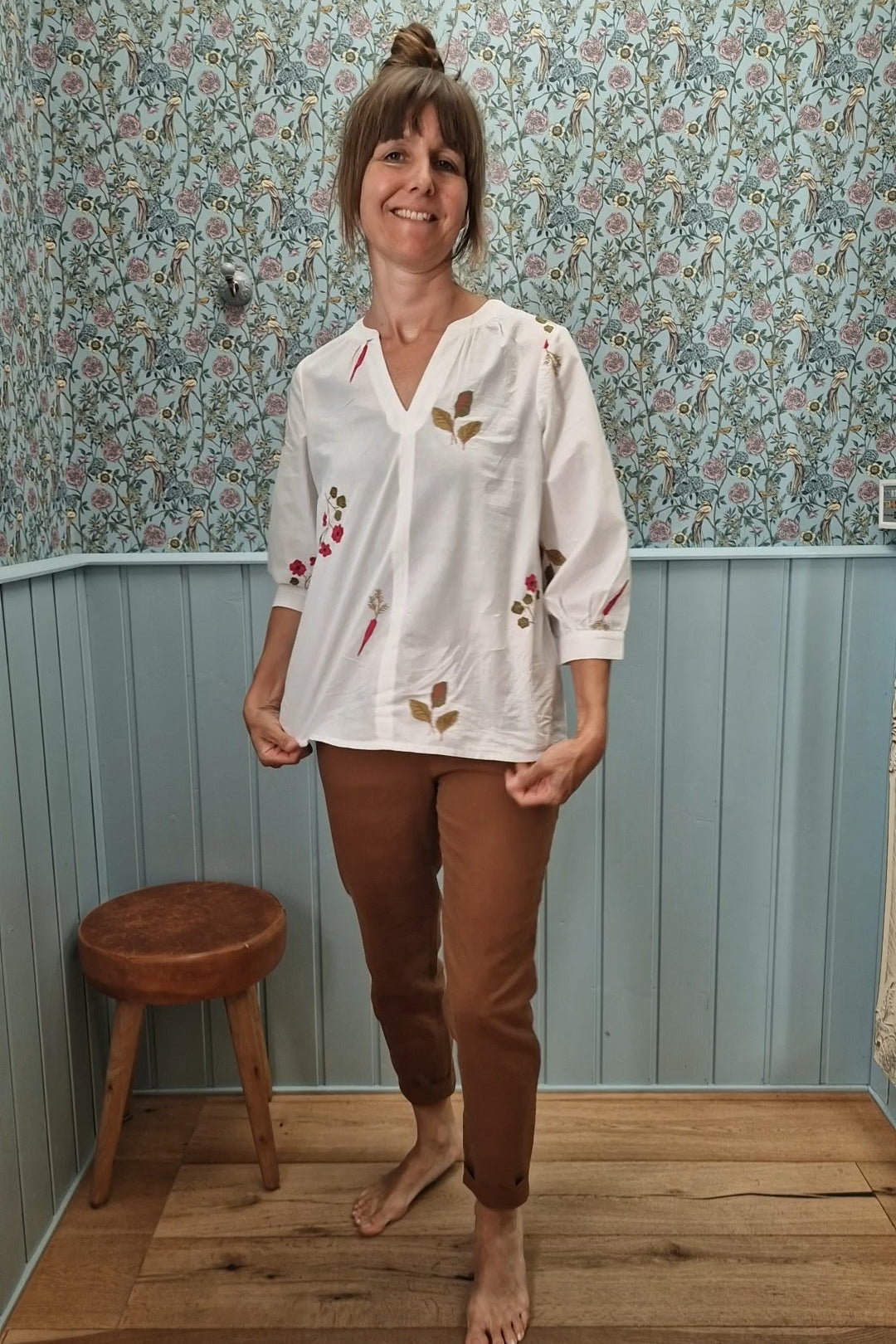Bluse - Grace Embroidered Top - Flora Embroidery Chalk