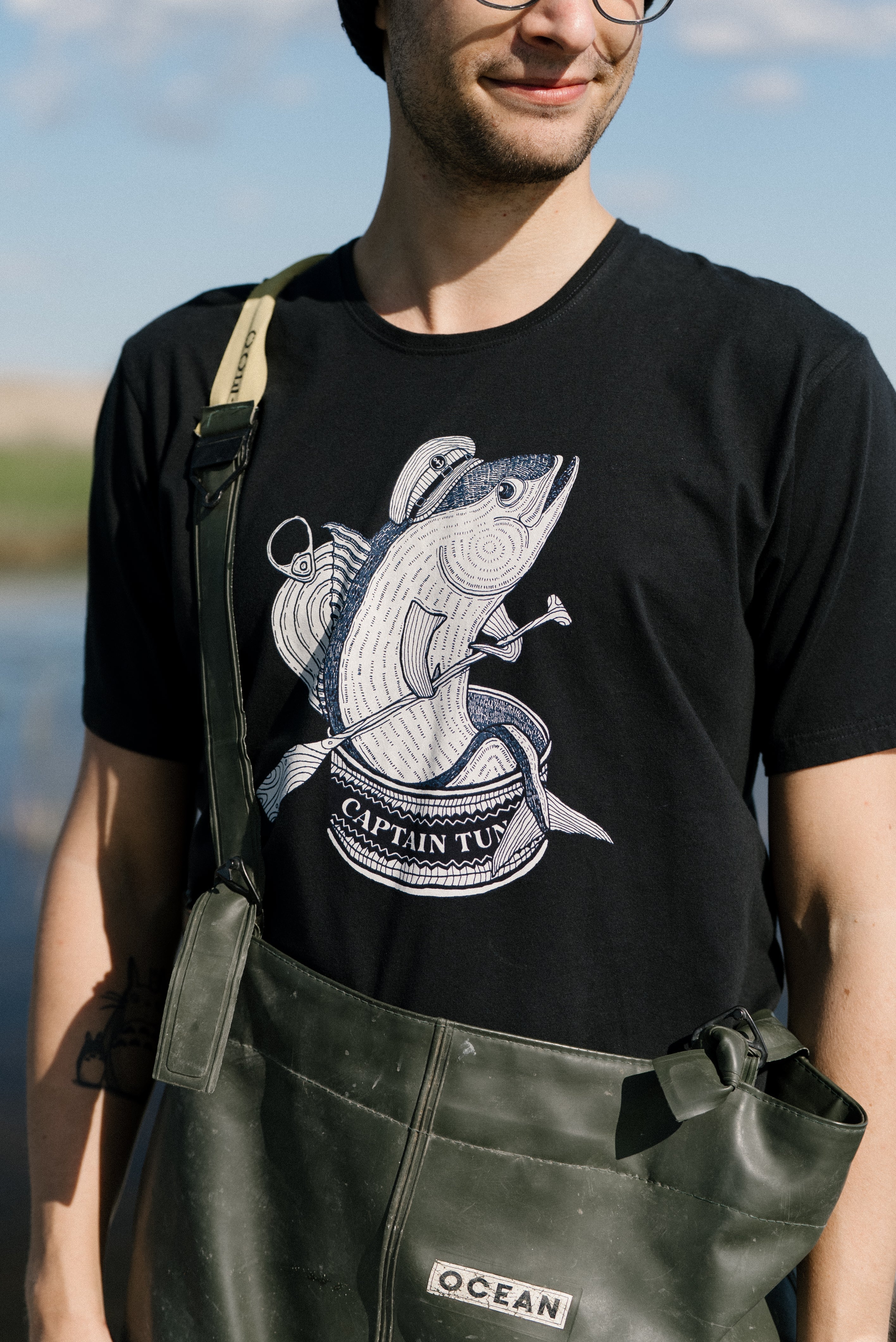 T-Shirt - Captain Tuna T-shirt (Moonless Night)
