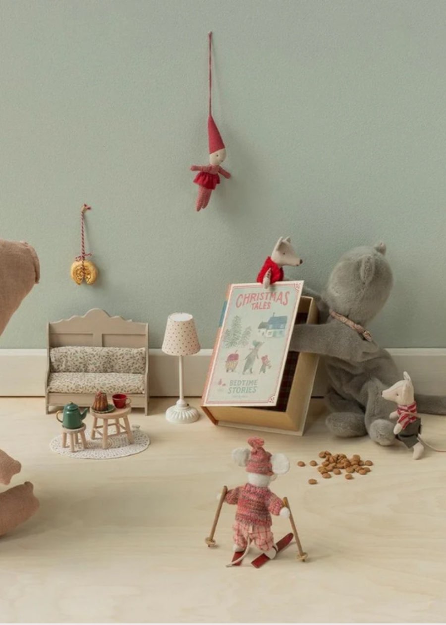 Maus - Weihnachts-Zwillingsmäuse - kleine Schwester und Bruder im Buch